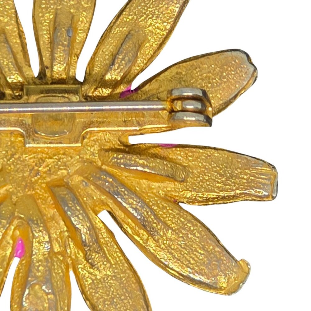 Pink & Yellow Enamel Daisy Flower Pin Brooch With Gold-Tone Metal Back - Picture 7 of 8